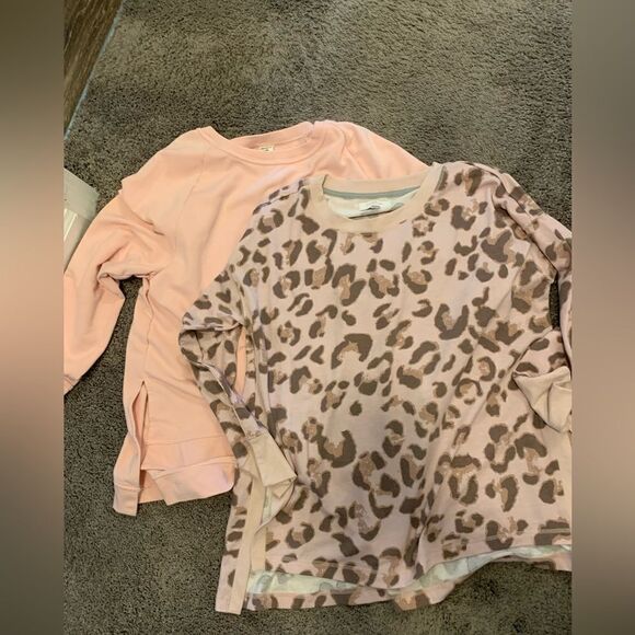 Avia (16-18) & New Direction (1X) relaxed athletic tops.  2 For 1.  Side slits - Picture 1 of 8